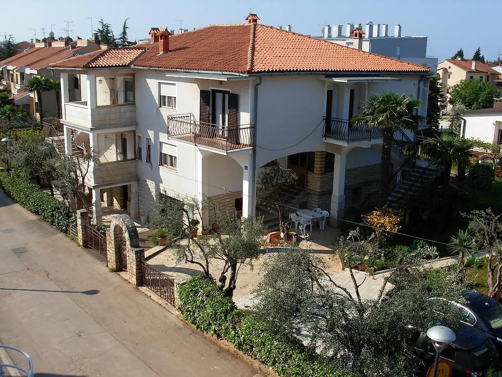 Apartments Helena Umag 0*,